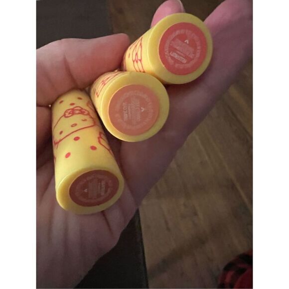 Colourpop Hello Kitty Limited Edition Yummy Smoothie - Picture 3 of 7